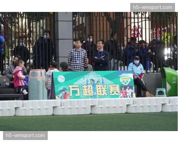 英超“英超初级”项目走进百所小学，推广校园足球与健康教育