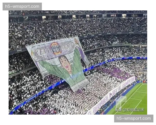 法兰克福球迷远征军在看台打出巨型TIFO